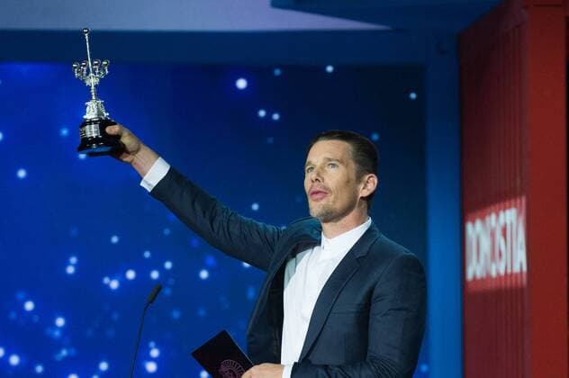 Themen der Woche Ethan Hawke receives the Donostia Award during the 64rd San Sebastian Film Festival on September 17, 2016 in San Sebastian, Spain.  JosexIgnacioxunanue Ethan Hawke _64 Zinemaldia