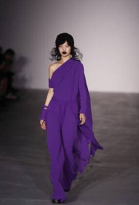 (160918) -- LONDON, Sept. 17, 2016 -- A model walks the runway at the Gareth Pugh show during London Fashion Week Spring Summer collections 2017 in London, Britain, Sept. 17, 2016. ) BRITAIN-LONDON-FASHION-GARETH PUGH HanxYan 