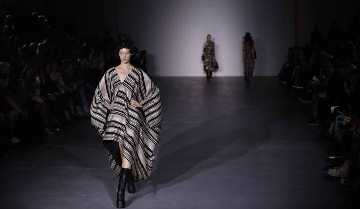 (160918) -- LONDON, Sept. 17, 2016 -- Models walk the runway at the Gareth Pugh show during London Fashion Week Spring Summer collections 2017 in London, Britain, Sept. 17, 2016. ) BRITAIN-LONDON-FASHION-GARETH PUGH HanxYan 