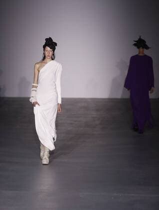 (160918) -- LONDON, Sept. 17, 2016 -- Models walk the runway at the Gareth Pugh show during London Fashion Week Spring Summer collections 2017 in London, Britain, Sept. 17, 2016. ) BRITAIN-LONDON-FASHION-GARETH PUGH HanxYan 