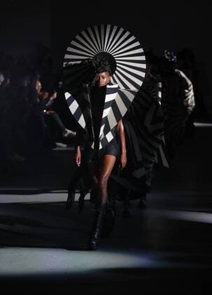 (160918) -- LONDON, Sept. 17, 2016 -- Models walk the runway at the Gareth Pugh show during London Fashion Week Spring Summer collections 2017 in London, Britain, Sept. 17, 2016. ) BRITAIN-LONDON-FASHION-GARETH PUGH HanxYan 