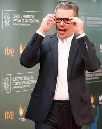US actor Ethan Hawke poses upon arrival to the 64th edition of the San Sebastian International Film Festival in San Sebastian, northern Spain, 17 September 2016. Hawke received the Donostia award in recognition to his career. The festival will run from 16 to 24 September 2016. EPA Juan Herrero SAN SEBASTIAN INTERNATIONAL FILM FESTIVAL !ACHTUNG: NUR REDAKTIONELLE NUTZUNG!  GRA506 20160918-636097968293409830