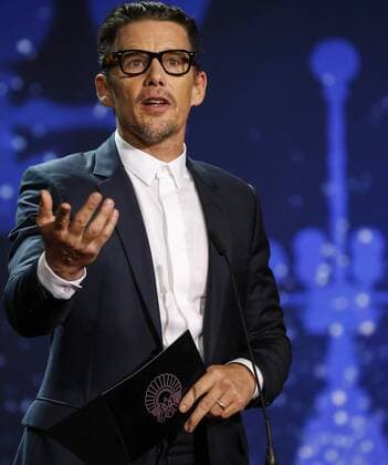 US actor Ethan Hawke delivers a speech before receiving the Donostia award in recognition to his career during the 64th edition of the San Sebastian International Film Festival in San Sebastian, northern Spain, 17 September 2016. The festival will run from 16 to 24 September 2016. SAN SEBASTIAN INTERNATIONAL FILM FESTIVAL !ACHTUNG: NUR REDAKTIONELLE NUTZUNG!  GRA506 20160918-636097968945325472
