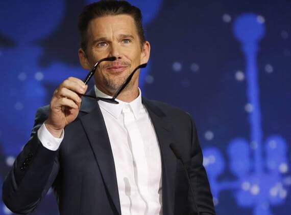 US actor Ethan Hawke receivies the Donostia award in recognition to his career during the 64th edition of the San Sebastian International Film Festival in San Sebastian, northern Spain, 17 September 2016. The festival will run from 16 to 24 September 2016. SAN SEBASTIAN INTERNATIONAL FILM FESTIVAL !ACHTUNG: NUR REDAKTIONELLE NUTZUNG!  GRA506 20160918-636097969614712890