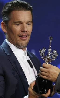 US actor Ethan Hawke receivies the Donostia award in recognition to his career during the 64th edition of the San Sebastian International Film Festival in San Sebastian, northern Spain, 17 September 2016. The festival will run from 16 to 24 September 2016. SAN SEBASTIAN INTERNATIONAL FILM FESTIVAL !ACHTUNG: NUR REDAKTIONELLE NUTZUNG!  GRA506 20160918-636097969667128218