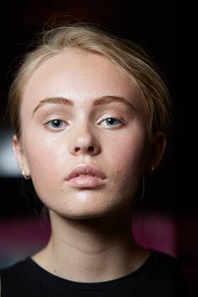 September 18, 2016 - London, England, United Kingdom - A model poses during backstage at London Fashion Week Spring Summer collections 2017 on September 18, 2016 in London, United Kingdom. London United Kingdom  - ZUMAn230