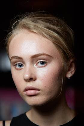 September 18, 2016 - London, England, United Kingdom - A model poses during backstage at London Fashion Week Spring Summer collections 2017 on September 18, 2016 in London, United Kingdom. London United Kingdom  - ZUMAn230