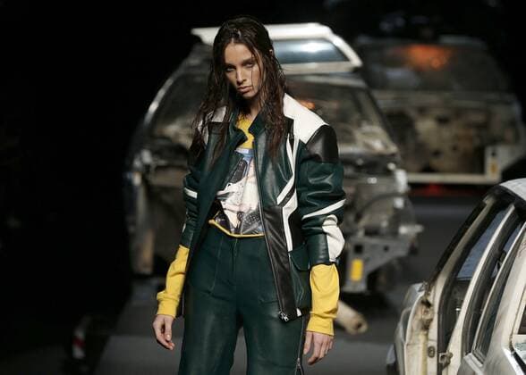A model presents a creation from the Spring Summer 2017 collection by Spanish designer Maria Ke Fisherman during the Mercedes Benz Fashion Week Madrid (MBFWM) held in Madrid, Spain, 18 September 2016. The MBFWM will run from 15 to 20 September 2016. Mercedes Benz Fashion Week Madrid - María Ke Fisherman !ACHTUNG: NUR REDAKTIONELLE NUTZUNG!  GRA206 20160918-636098176085519575