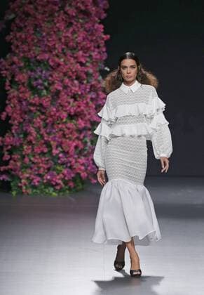 A model wears a creation by Juana Martin at the 64th of the Mercedes-Benz Fashion Week Madrid, wich will be held until 20 in Ifema. JUANA MARTIN S CREATIONS IN MERCECES BENZ FASHION WEEK MADRID !ACHTUNG: NUR REDAKTIONELLE NUTZUNG!  GRA366 20160918-636098291509728926