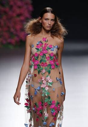 A model wears a creation by Juana Martin at the 64th of the Mercedes-Benz Fashion Week Madrid, wich will be held until 20 in Ifema. JUANA MARTIN S CREATIONS IN MERCECES BENZ FASHION WEEK MADRID !ACHTUNG: NUR REDAKTIONELLE NUTZUNG!  GRA366 20160918-636098291536092588
