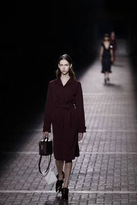 (160919) -- LONDON, Sept. 19, 2016 -- Models present creations from the Spring Summer 2017 collection by Mulberry during the London Fashion Week in London, Britain, on Sept. 18, 2016. ) (wjd) BRITAIN-LONDON-LONDON FASHION WEEK-MULBERRY HanxYan 