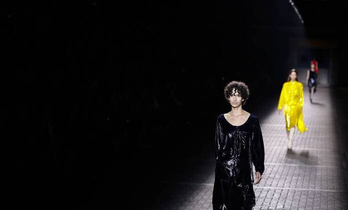 (160919) -- LONDON, Sept. 19, 2016 -- Models present creations from the Spring Summer 2017 collection by Mulberry during the London Fashion Week in London, Britain, on Sept. 18, 2016. ) (wjd) BRITAIN-LONDON-LONDON FASHION WEEK-MULBERRY HanxYan 
