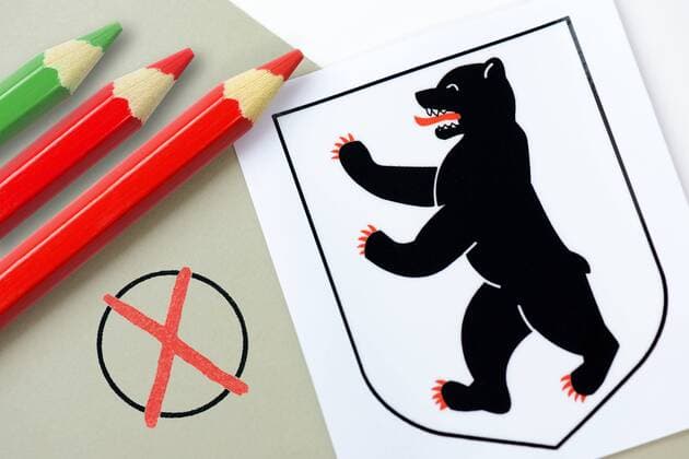 Berliner Wappen mit Wahlkreuz und Stiften, rot-rot-grÃ¼ne Koalition ** NUR FUER REDAKTIONELLE ZWECKE ** EDITORIAL USE ONLY **