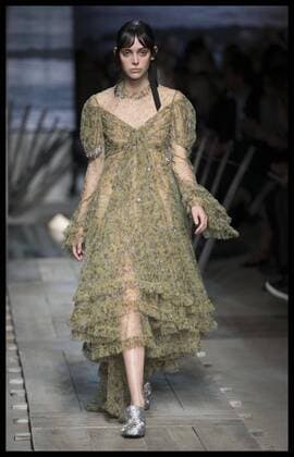 . 19 09 2016. London, United Kingdom. Erdem show at London Fashion Week for Spring Summer 2017.  xStephenxLockx xi-Imagesx IIM-13469-0028