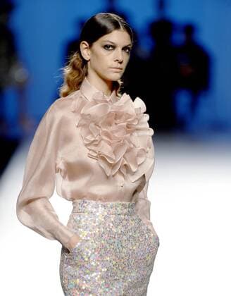 Madrid Fashion Show - Antonio Burillo A model takes to the catwalk a creation by Spanish designers Antonio Burillo and Juan Carlos Fernandez for their label The 2nd Skin Co during the Mercedes Benz Fashion Week Madrid (MBFWM) held in Madrid, Spain, 19 September 2016. The MBFWM will run from 15 to 20 September 2016. Mercedes Benz Fashion Week Madrid - Maria Escote !ACHTUNG: NUR REDAKTIONELLE NUTZUNG!  20160919-636098939694279217