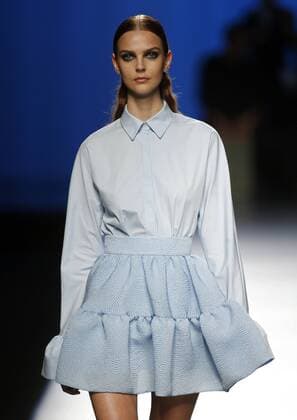 Madrid Fashion Show - Antonio Burillo A model takes to the catwalk a creation by Spanish designers Antonio Burillo and Juan Carlos Fernandez for their label The 2nd Skin Co during the Mercedes Benz Fashion Week Madrid (MBFWM) held in Madrid, Spain, 19 September 2016. The MBFWM will run from 15 to 20 September 2016. Mercedes Benz Fashion Week Madrid - Maria Escote !ACHTUNG: NUR REDAKTIONELLE NUTZUNG!  20160919-636098939710191013