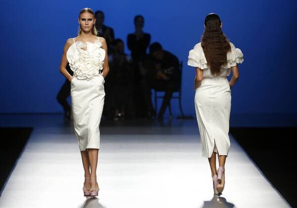 Madrid Fashion Show - Antonio Burillo Models take to the catwalk creations by Spanish designers Antonio Burillo and Juan Carlos Fernandez for their label The 2nd Skin Co during the Mercedes Benz Fashion Week Madrid (MBFWM) held in Madrid, Spain, 19 September 2016. The MBFWM will run from 15 to 20 September 2016. Mercedes Benz Fashion Week Madrid - Maria Escote !ACHTUNG: NUR REDAKTIONELLE NUTZUNG!  20160919-636098940434254269