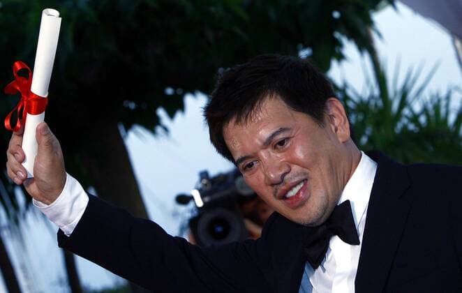 090525) -- CANNES, May 25, 2009 -- Filipino Brillante Mendoza poses after winning the best director award for his movie Kinatay in the closing ceremony of the 62nd Cannes Film Festival in Cannes, southern France, on May 24, 2009... (Zhang Yuwei) (lyx)  - ZUMAx10_