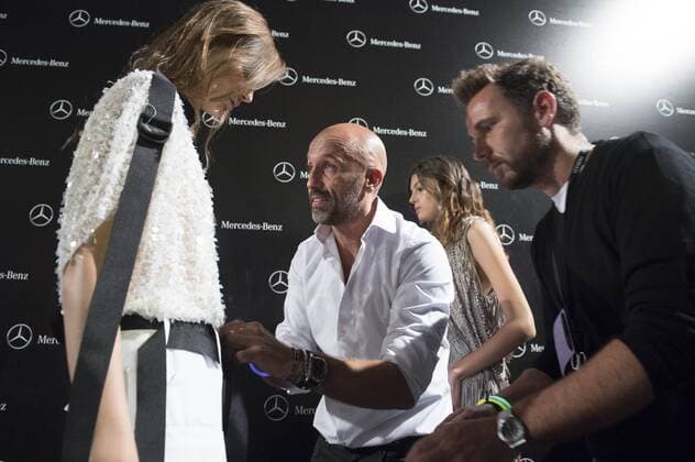 Model und Designer backstage bei der Alvarno Fashion Show auf der Mercedes-Benz Fashion Week Madrid Spring Summer 2017. Madrid, 19.09.2016 Alvarno Model und Designer  Foto:xDyDxFotografosx xFuturexImage