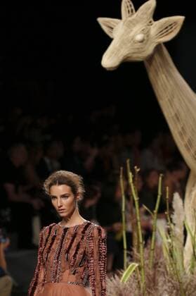 Madrid Fashion Week - Jorge Vazquez A model presents a creation from the spring summer 2017 collection by Spanish designer Jorge Vazquez during the Mercedes Benz Fashion Week Madrid (MBFWM) held in Madrid, Spain, 19 September 2016. The MBFWM will run from 15 to 20 September 2016. Mercedes Benz Fashion Week Madrid - Jorge Vazquez !ACHTUNG: NUR REDAKTIONELLE NUTZUNG!  GRA305 20160919-636099021481590928
