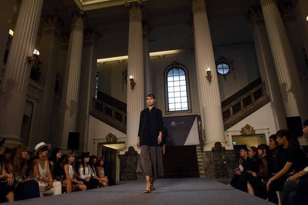 Taipei Fashion Show (160919) -- TAIPEI, Sept. 19, 2016 -- A model presents a creation from designer Austin.W at the 4th Fahion in Taipei, southeast China s Taiwan, Sept. 19, 2016. ) (yxb) CHINA-TAIPEI-FASHION SHOW(CN) SongxZhenping 
