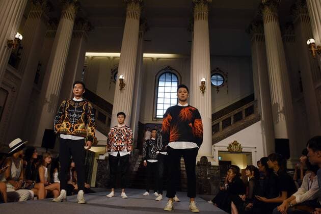 Taipei Fashion Show (160919) -- TAIPEI, Sept. 19, 2016 -- Models present creations from designer Andre at the 4th Fahion in Taipei, southeast China s Taiwan, Sept. 19, 2016. ) (yxb) CHINA-TAIPEI-FASHION SHOW(CN) SongxZhenping 