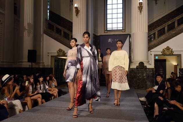Taipei Fashion Show (160919) -- TAIPEI, Sept. 19, 2016 -- Models present creations from designer Austin.W at the 4th Fahion in Taipei, southeast China s Taiwan, Sept. 19, 2016. ) (yxb) CHINA-TAIPEI-FASHION SHOW(CN) SongxZhenping 