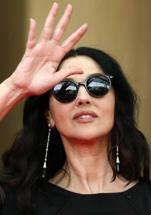 Bilder des Tages San Sebastian Film Festival - On the Milky Road Filmpremiere Italian actress and cast member Monica Bellucci greets fans during the presentation of the film On the Milky Road in the 64th edition of the San Sebastian International Film Festival, in San Sebastian, northern Spain, 19 September 2016. The festival runs from 16 to 24 September 2016. Bellucci presents On the Milky Road in San Sebastian !ACHTUNG: NUR REDAKTIONELLE NUTZUNG!  GRA361 20160919-636099086126194067