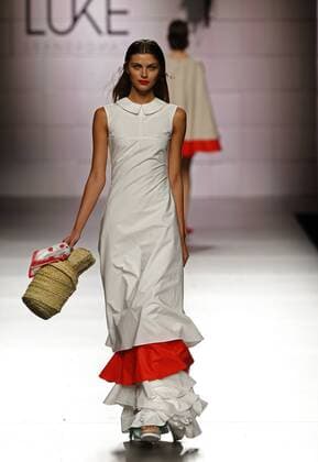 A model presents a creation from the spring summer 2017 collection by Spanish designer Luke Leandro Cano during the Mercedes Benz Fashion Week Madrid (MBFWM) held in Madrid, Spain, 19 September 2016. The MBFWM will run from 15 to 20 September 2016. Mercedes Benz Fashion Week Madrid - Luke Leandro Cano !ACHTUNG: NUR REDAKTIONELLE NUTZUNG!  GRA383 20160919-636099085477242387