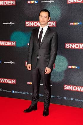 Joseph Gordon-Levitt bei der Snowden Filmpremiere am 19.09.2016 in München Snowden Kino Premiere in Muenchen 2016 