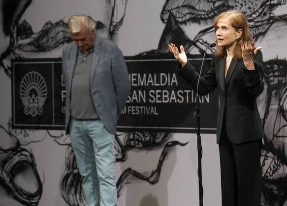 French actress Isabelle Huppert (R) and Dutch director Paul Verhoeven talk during the presentation of his film Elle that participates at the section Perlas, during the 64th International Cinema Festival of San Sebastian at the Basque Country, Spain, 19 September 2016. INTERNATIONAL CINEMA FESTIVAL OF SAN SEBASTIAN CELEBRATES 64 EDITION !ACHTUNG: NUR REDAKTIONELLE NUTZUNG!  SSB001 20160920-636099299205101470