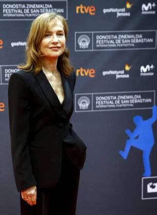 French actress Isabelle Huppert arrives at the presentation of the film Elle that participates at the section Perlas, during the 64th International Cinema Festival of San Sebastian at the Basque Country, Spain, 19 September 2016. INTERNATIONAL CINEMA FESTIVAL OF SAN SEBASTIAN CELEBRATES 64 EDITION !ACHTUNG: NUR REDAKTIONELLE NUTZUNG!  SSB001 20160920-636099299907872460