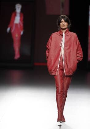 A model takes to the catwalk a creation by Spanish label Abrahamsson during the Mercedes Benz Fashion Week Madrid (MBFWM) held in Madrid, Spain, 20 September 2016. The MBFWM will run from 15 to 20 September 2016. Mercedes Benz Fashion Week Madrid - Maria Escote !ACHTUNG: NUR REDAKTIONELLE NUTZUNG!  20160920-636099687210960680