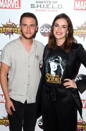 LOS ANGELES - SEP 19: Iain De Caestecker, Elizabeth Henstridge at the Agents Of SHIELD Season 4 Premiere at the Pacific Theater at The Grove on September 19, 2016 in Los Angeles, CA  Copyright: xHPAx
