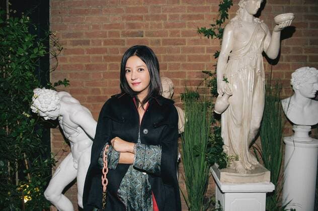 LONDON, ENGLAND - SEPTEMBER 19: Vicki Zhao wearing Burberry at the Burberry September 2016 show during London Fashion Week SS17 at Makers House on September 19, 2016 in London, England.  CFP492356169