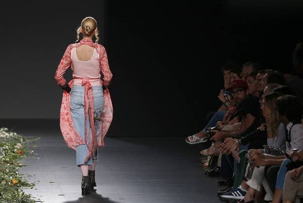 A model presents a creation from the Spring summer 2017 collection by Spanish designer Elena Rial during the EGO fashion show within the Mercedes Benz FashionWeek Madrid (MBFWM), in Madrid, Spain, 20 September 2016. The MBFWM runs from 15 to 20 September 2016. EGO fashion show - Elena Rial !ACHTUNG: NUR REDAKTIONELLE NUTZUNG!  GRA415 20160920-636099906269379497