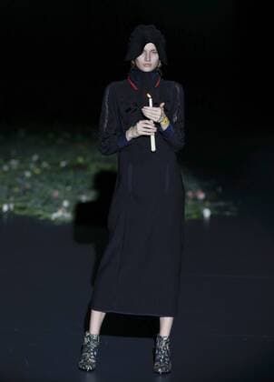 A model presents a creation from the Spring summer 2017 collection by Spanish designer Elena Rial during the EGO fashion show within the Mercedes Benz FashionWeek Madrid (MBFWM), in Madrid, Spain, 20 September 2016. The MBFWM runs from 15 to 20 September 2016. EGO fashion show - Elena Rial !ACHTUNG: NUR REDAKTIONELLE NUTZUNG!  GRA415 20160920-636099906300891093