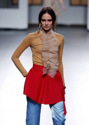 A model presents a creation by Spanish firm Habey during the EGO fashion show within the Mercedes Benz FashionWeek Madrid (MBFWM), in Madrid, Spain, 20 September 2016. The MBFWM runs from 15 to 20 September 2016. EGO fashion show - Habey !ACHTUNG: NUR REDAKTIONELLE NUTZUNG!  GRA418 20160920-636099950810436991