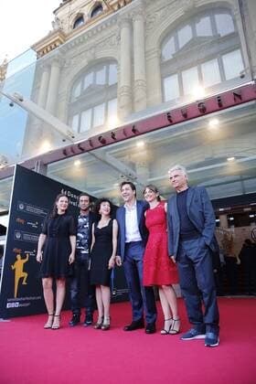 Spanish actors Antiana Sanchez Gijon (L) Javier Bardem (C), Leonor Watling (2R), Jordi Molla (2L), Celia Oros (3L), widow of Spanish film director Bigas Luna, and producer Carles Sans (R) pose as they arrive to the screening of the documentary Bigas x Bigas in the 64th edition of the San Sebastian International Film Festival, in San Sebastian, northern Spain, 20 September 2016. The festival runs from 16 to 24 September 2016. Bardem presents Bigas x Bigas !ACHTUNG: NUR REDAKTIONELLE NUTZUNG!  GRA395 20160920-636099957426231157