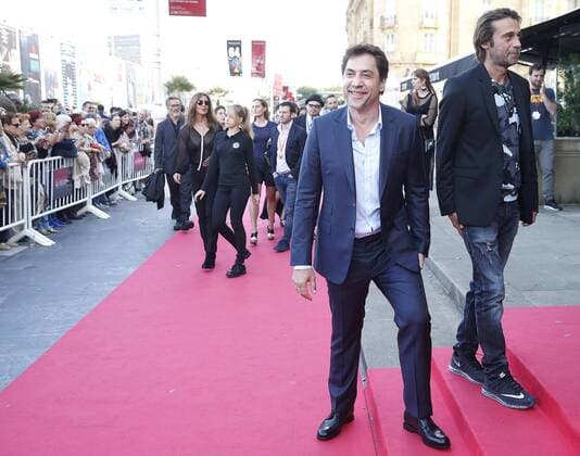 Spanish actors Javier Bardem (2-R) and Jordi Molla (R), arrive to the screening of the documentary Bigas x Bigas in the 64th edition of the San Sebastian International Film Festival, in San Sebastian, northern Spain, 20 September 2016. The festival runs from 16 to 24 September 2016. Bardem presents Bigas x Bigas !ACHTUNG: NUR REDAKTIONELLE NUTZUNG!  GRA395 20160920-636099958078627339