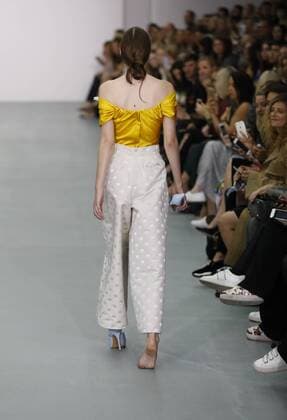 (160920) -- LONDON, Sept. 20, 2016 -- A model walks the runway at the Emilio De La Morena show during the London Fashion Week Spring Summer collections 2017 in London, Britain, on Sept. 20, 2016. ) BRITAIN-LONDON-LONDON FASHION WEEK-EMILIO DE LA MORENA HanxYan 