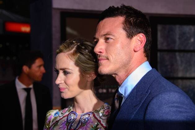 . 20 09 2016. Odeon, Leicester Square, London, United Kingdom. Emily Blunt and Luke Evans arrive at The Girl On The Train World Premiere.  xChrisxJosephx xi-Imagesx IIM-13479-0049