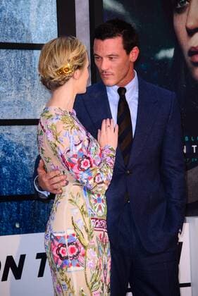 . 20 09 2016. Odeon, Leicester Square, London, United Kingdom. Emily Blunt and Luke Evans arrive at The Girl On The Train World Premiere.  xChrisxJosephx xi-Imagesx IIM-13479-0039