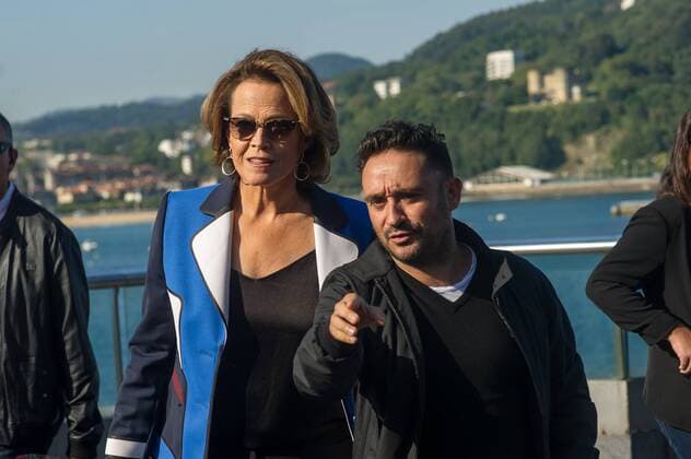 Sigourney Weaver with Juan Antonio Bayona during a photocall ahead of receiving tonight the Donostia Award for her contribution to the cinema, at 64rd San Sebastian Film Festival on September 21, 2016 in San Sebastian, Spain.  JosexIgnacioxUnanue Sigourney Weaver - 64rd San Sebastian Film Festiva