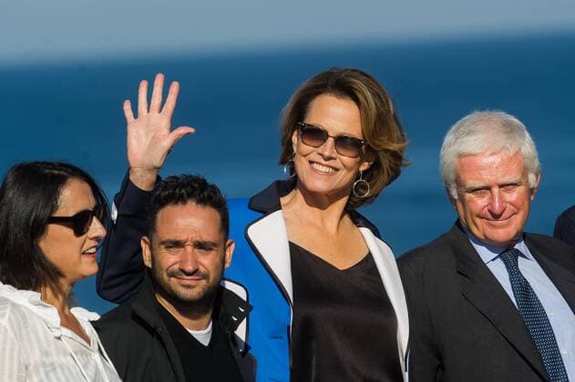 Sigourney Weaver with Juan Antonio Bayona during a photocall ahead of receiving tonight the Donostia Award for her contribution to the cinema, at 64rd San Sebastian Film Festival on September 21, 2016 in San Sebastian, Spain.  JosexIgnacioxUnanue Sigourney Weaver - 64rd San Sebastian Film Festiva