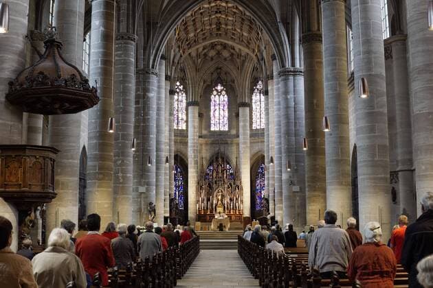 Architektur von Gottfried Böhm Heilige Messe im Heilig-Kreuz-Münster, Innenansicht, Schwäbisch Gmünd, Baden-Württemberg, Deutschland, Europa Copyright: imageBROKER/EgonxBömsch iblebo04362324.jpg