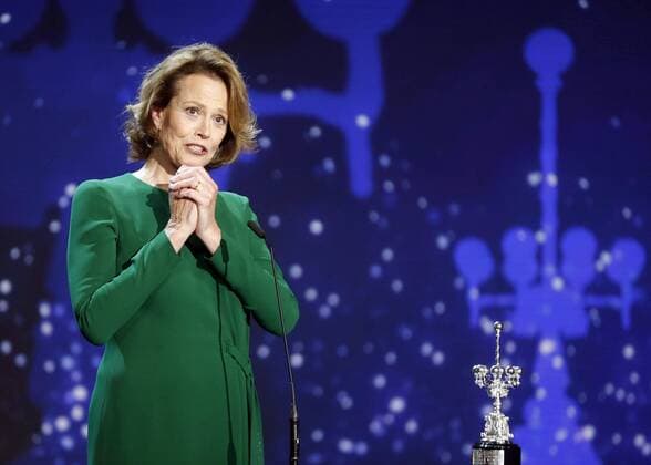 US actress Sigourney Weaver receives the Donostia Award of the 64th International Cinema Festival of San Sebastian during a gala celebrated at the Kursaal in San Sebastian, Basque Country, Spain, 21 September 2016. EFE Juan Herrero INTERNATIONAL CINEMA FESTIVAL OF SAN SEBASTIAN !ACHTUNG: NUR REDAKTIONELLE NUTZUNG!  SSB001 20160922-636100997313466041