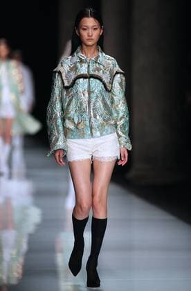 (160922) -- MILAN, Sept. 21, 2016 -- A model presents creations at Francesco Scognamiglio fashion show during women s Spring Summer 2017 collection as part of the Milan Fashion Week, in Milan, Italy, Sept. 21, 2016.)(zcc) ITALY-MILAN-FASHION WEEK JinxYu 