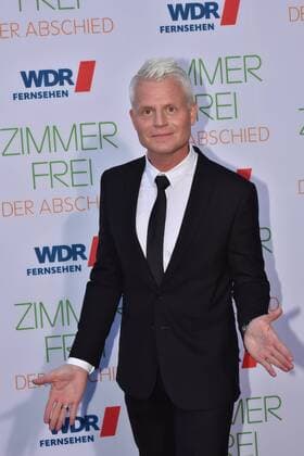 Moderator Guido Cantz posiert am 21.09.2016 in Köln vor der Aufzeichung der WDR Show Zimmer frei - der Abschied .