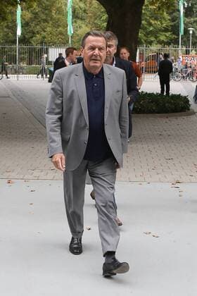 Hannover, HDI Arena, Gerhard Schroeder,Hannover 96 gegn Karlsruher SC,